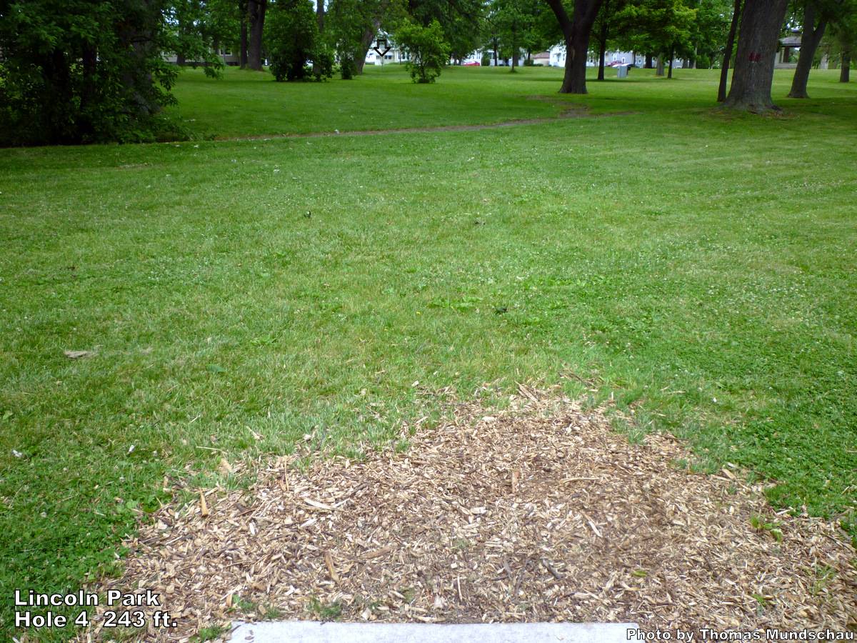 Hole 4 • Lincoln Park (Kenosha, WI) Disc Golf Courses Disc Golf Scene