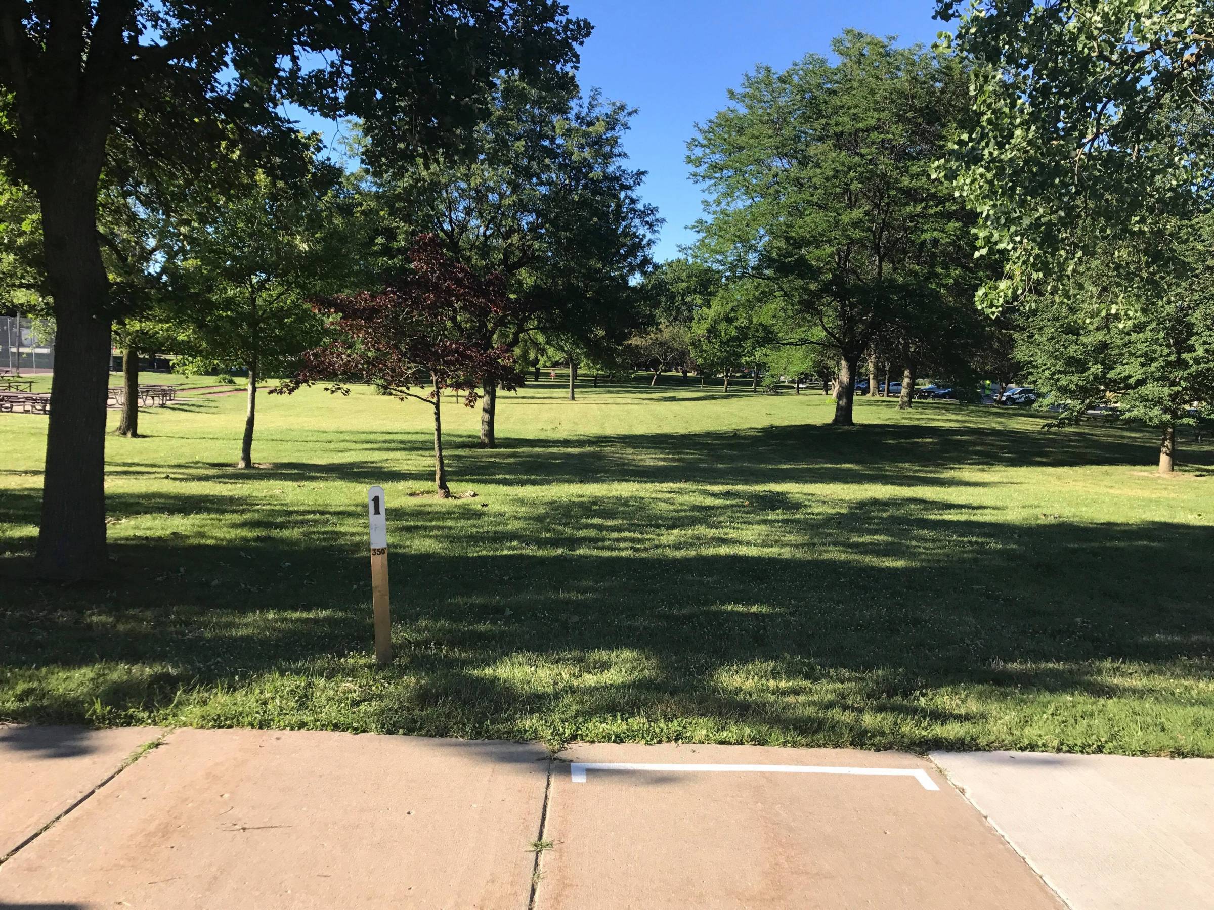 Hole 1 • Spindler Park (Eastpointe, MI) Disc Golf Courses Disc Golf