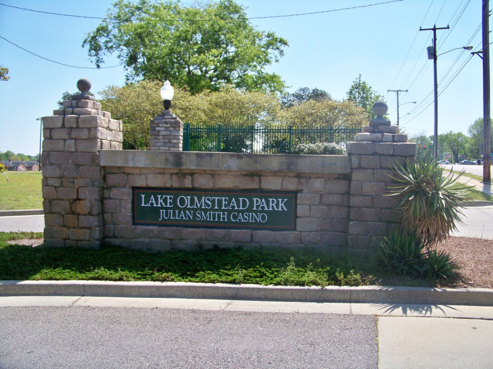 Hole 1 • Lake Olmstead Park (Augusta, GA) Disc Golf Courses Disc