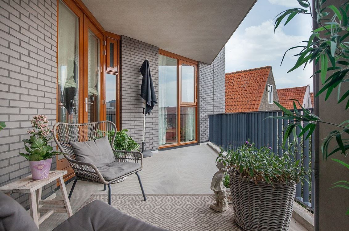 Tijdens welke uren schijnt de zon op dit balkon? GoeieVraag