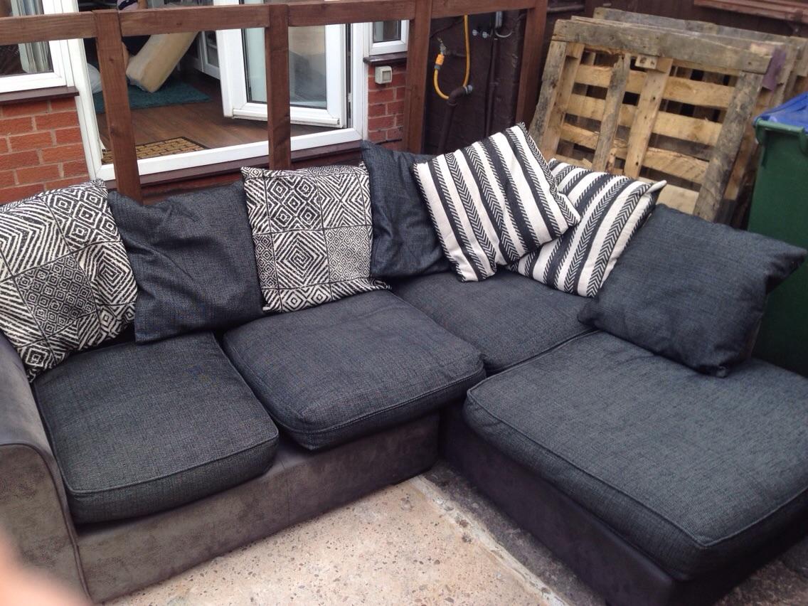 Corner sofa in WS10 Wednesbury for £10.00 for sale Shpock