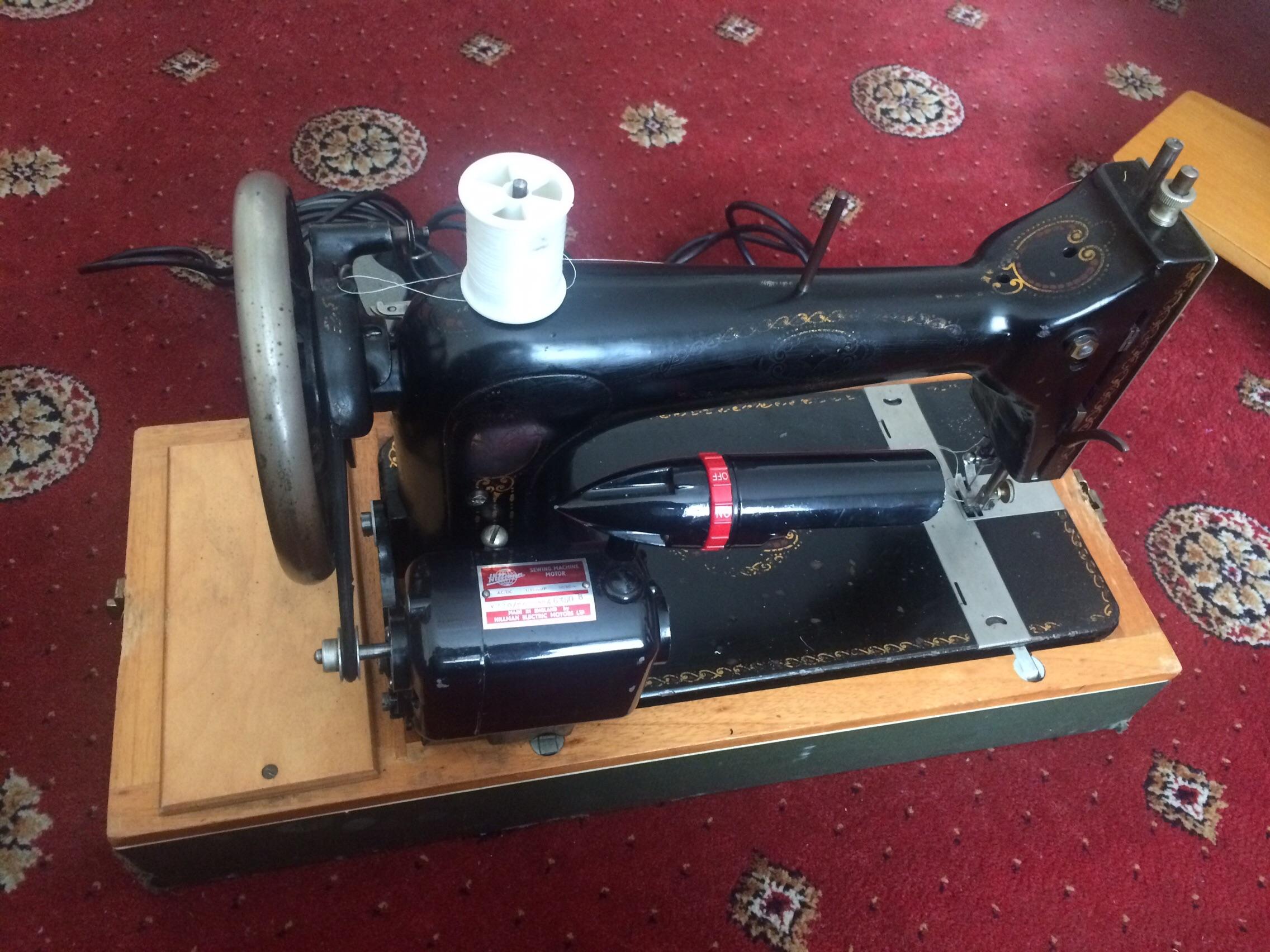 Mundlos original Victoria sewing machine in BD8 Bradford for £30.00 for