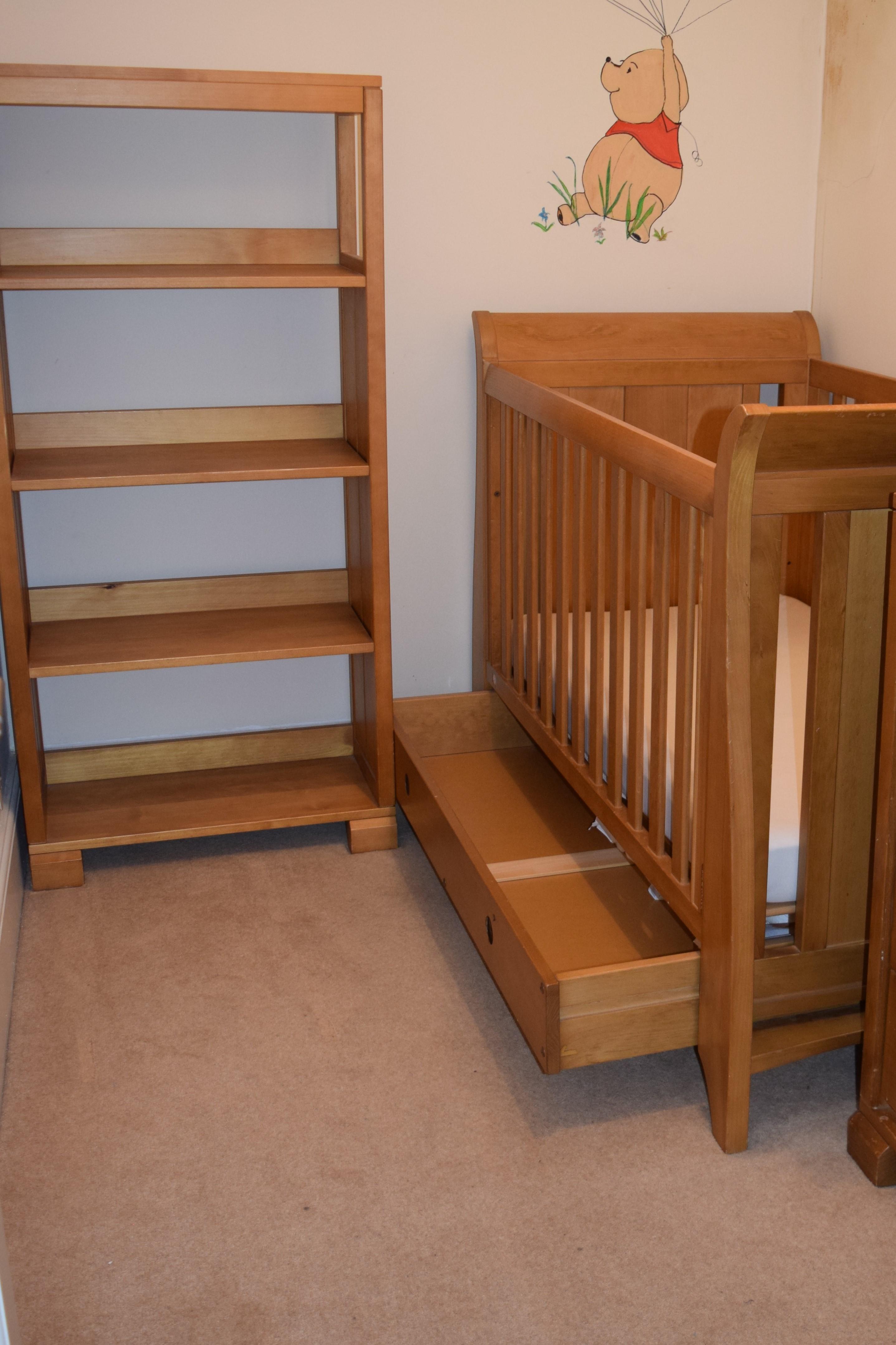 Boori King Parrot Cotbed and Bookcase in N2 London for £125.00 for sale