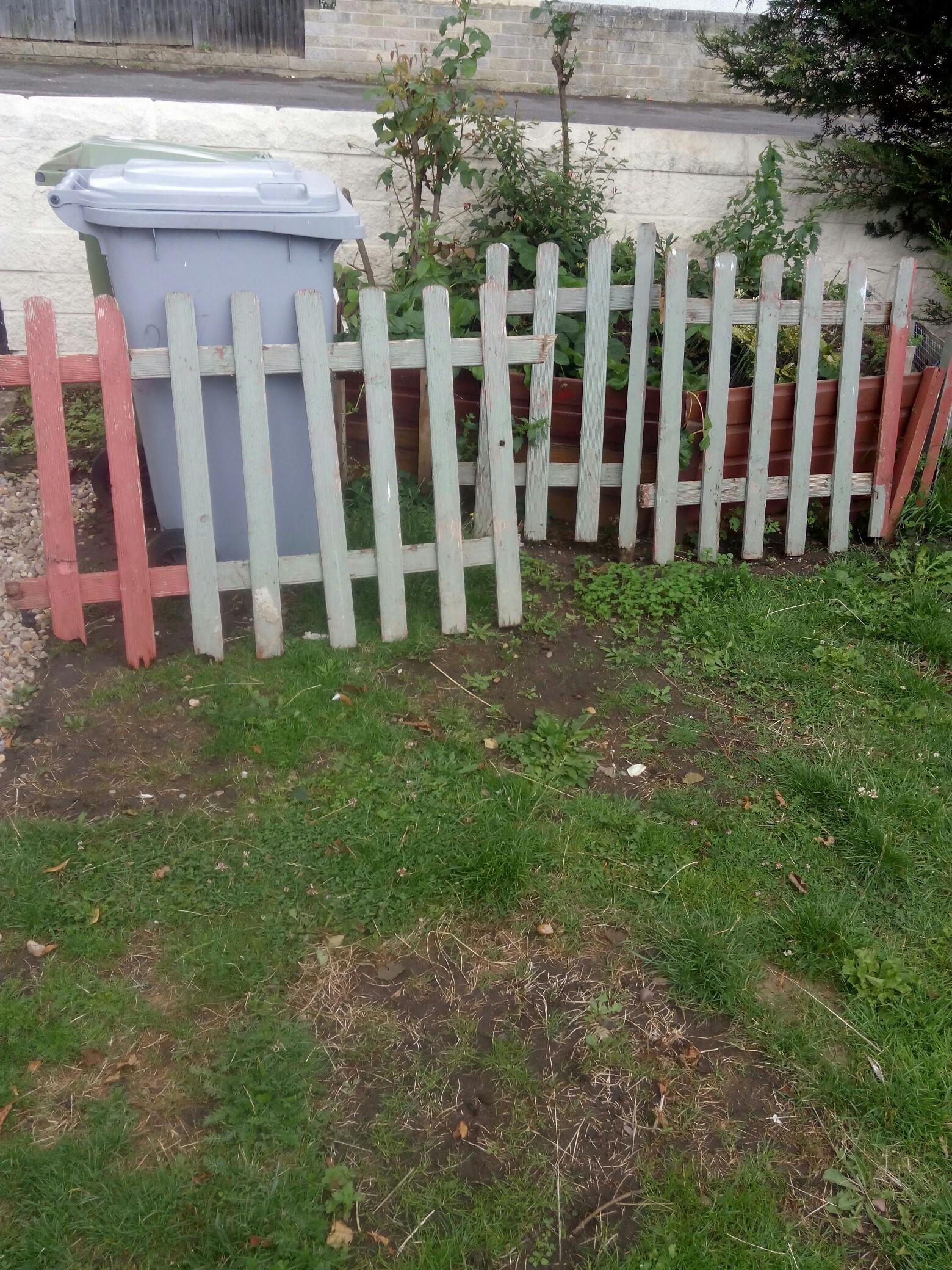 Garden fence in NG24Trent for £5.00 for sale Shpock