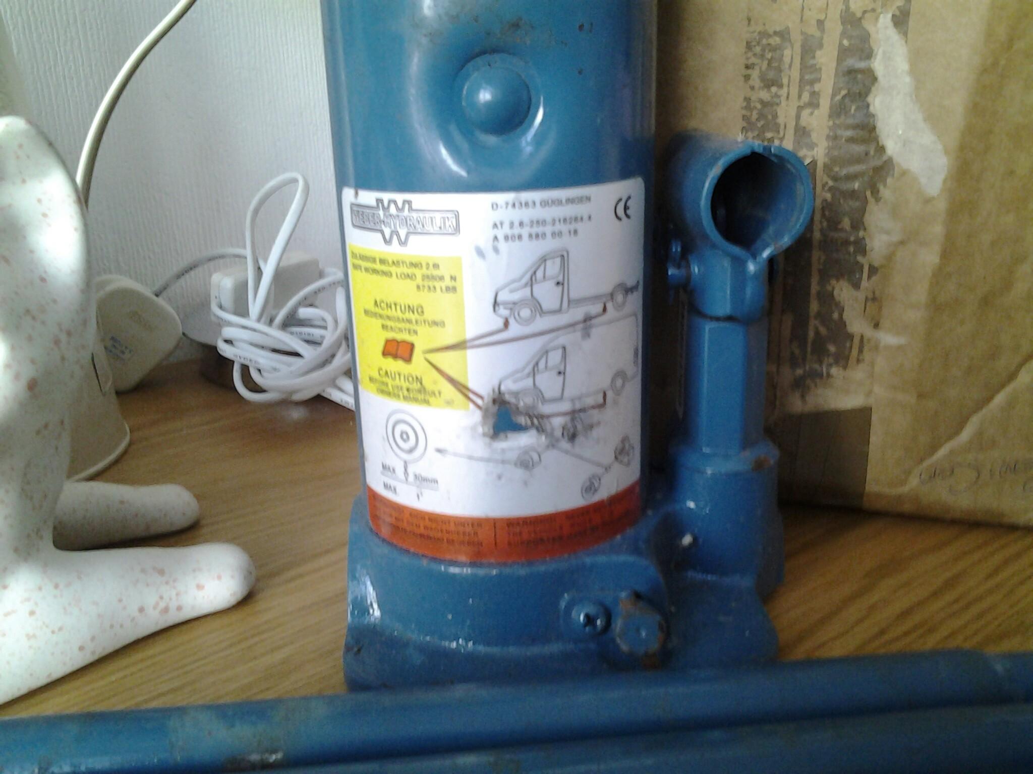 sprinter van bottle jack mercedes benz in B26 Birmingham for £35.00 for