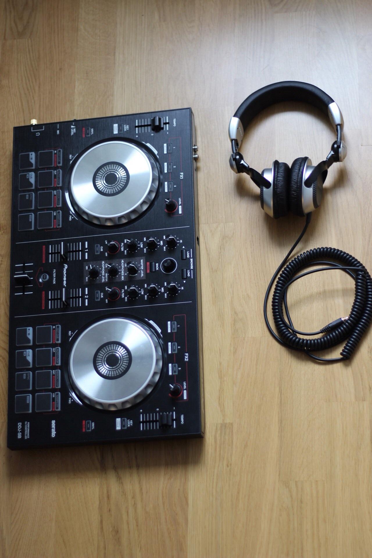 Pioneer DDJ SB2 inkl Traktor + headphone in 6330 Kufstein für 239,00