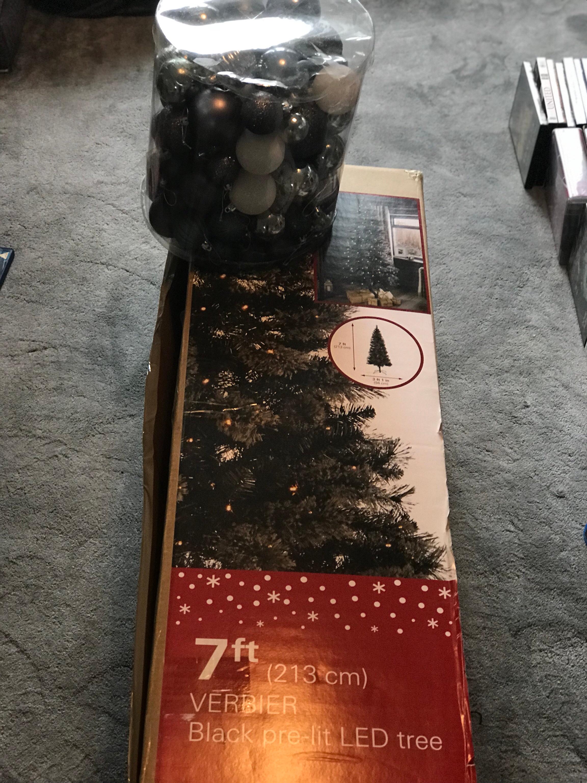 Black 7ft prelit verbier xmas tree in CV12 Bedworth for £50.00 for