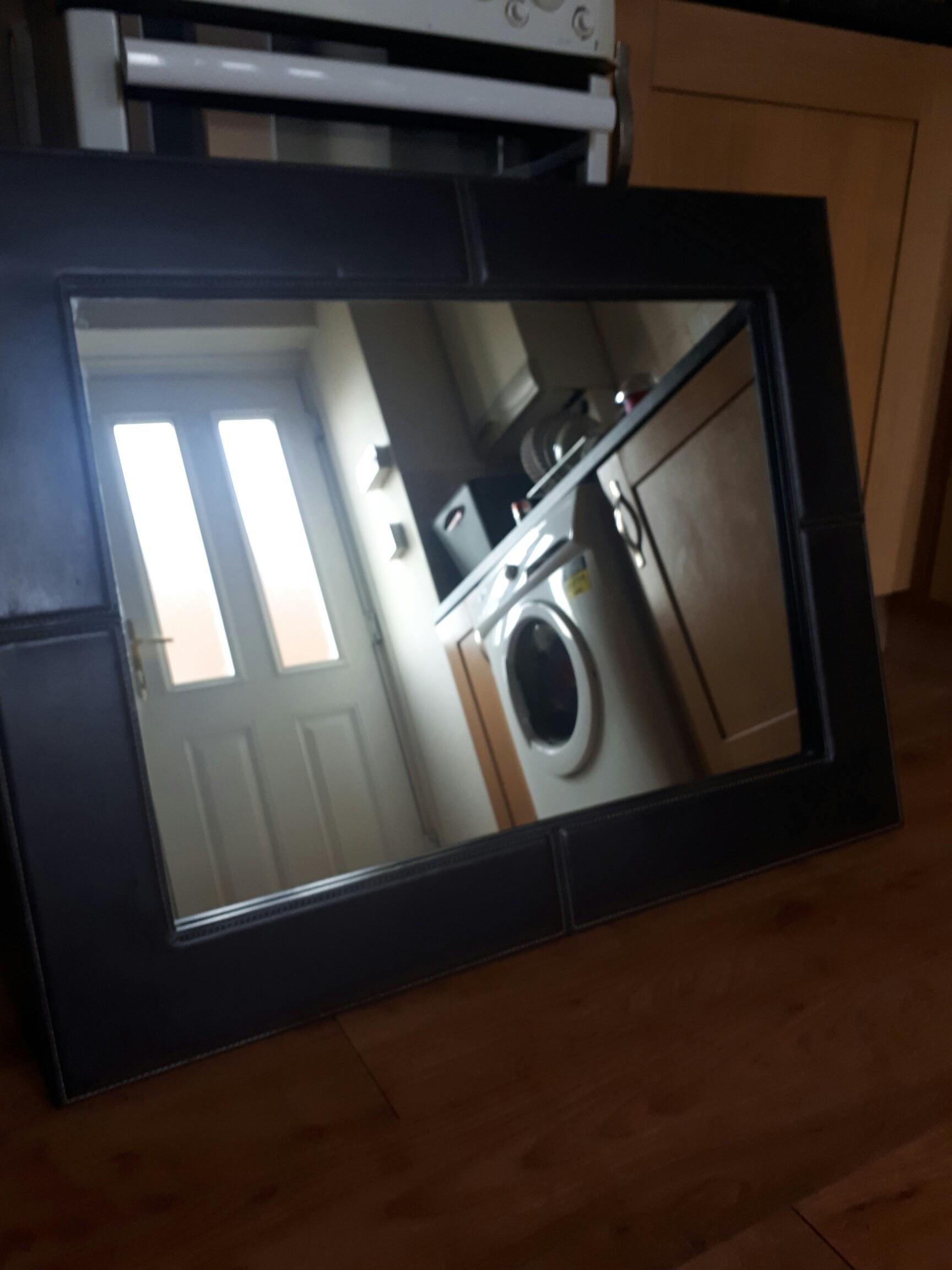 Brown leather look mirror in TS4 Middlesbrough für £ 15,00 zum Verkauf