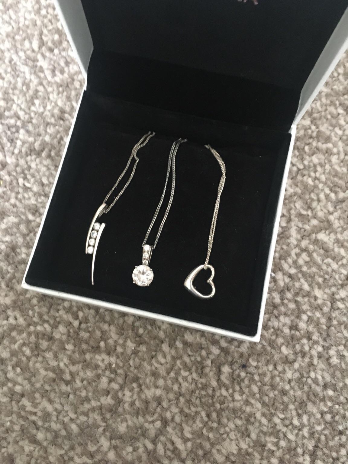 Sterling silver necklaces in ST5 NewcastleunderLyme für 6,00 £ zum