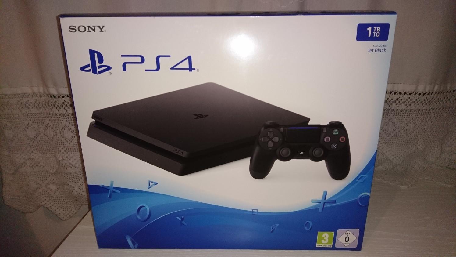 PS4 Slim 1 tera (1Tb) usata in 52100 Arezzo for €200.00 for sale Shpock