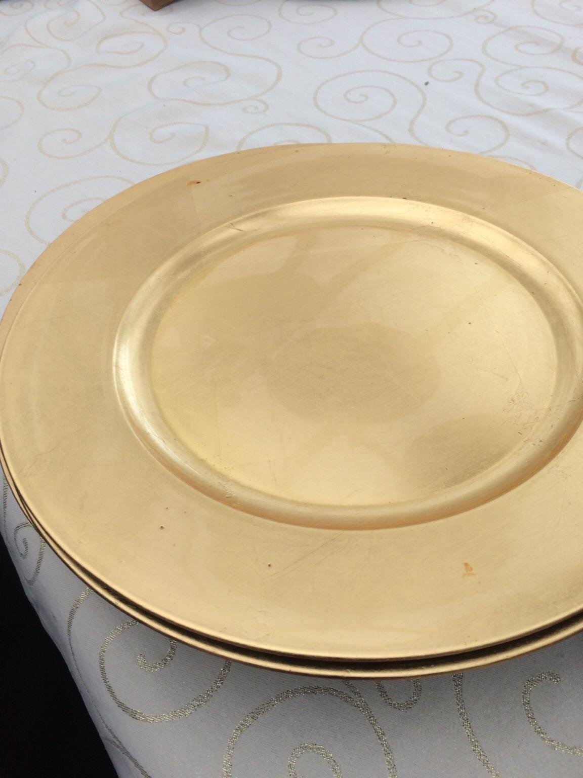 14 red and gold Charger plates in B32 Birmingham für 7,00 £ zum Verkauf