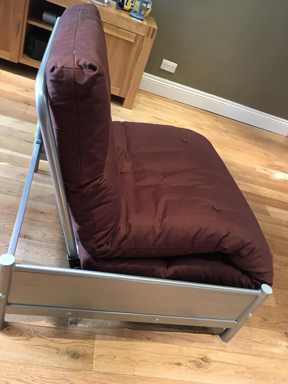 Single futon metal sofa bed with mattress in SE16 London for £100.00