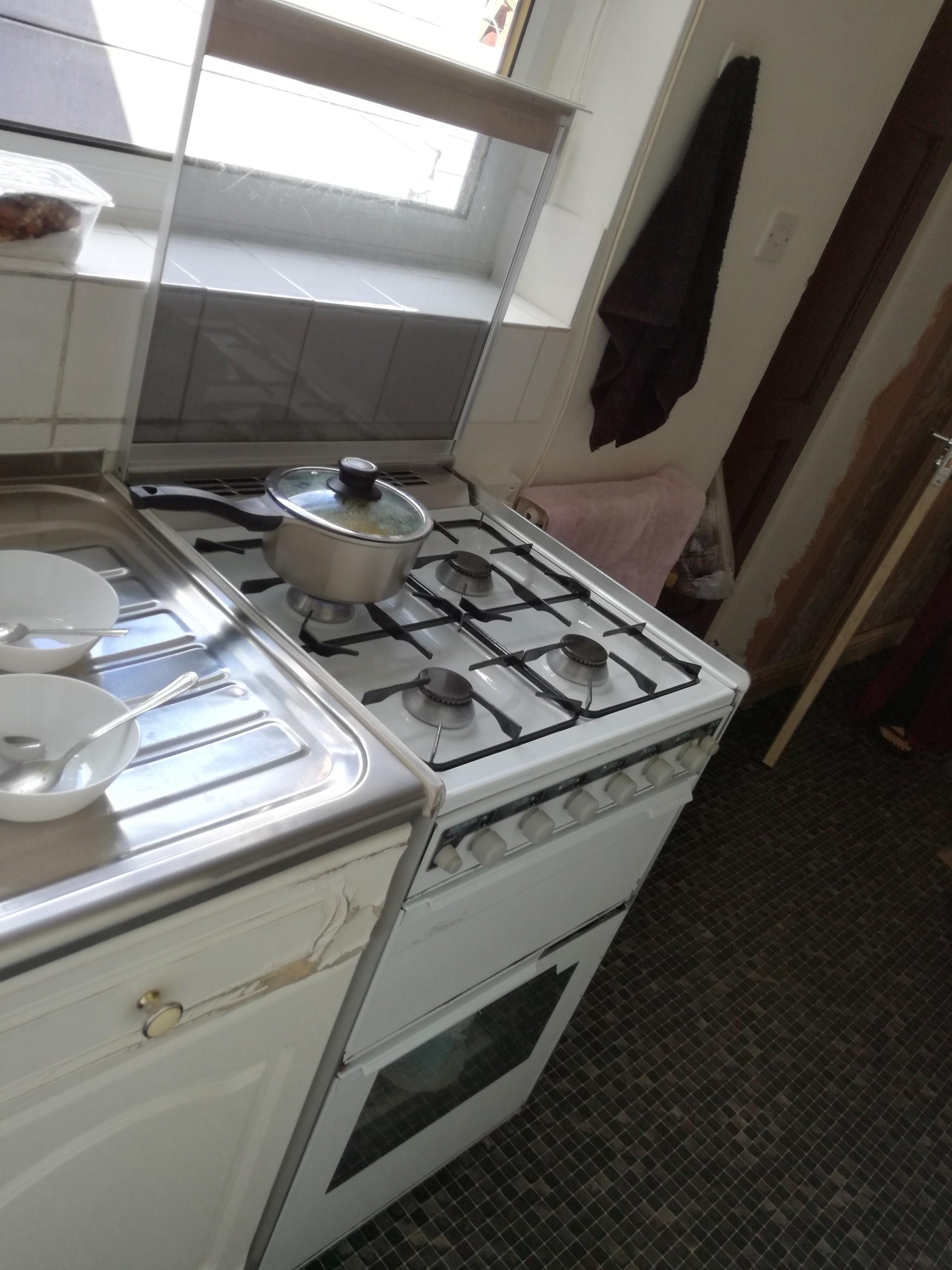 Valor classic 2, 4 burner gas cooker for £2 in BL3 Bolton for £25.00