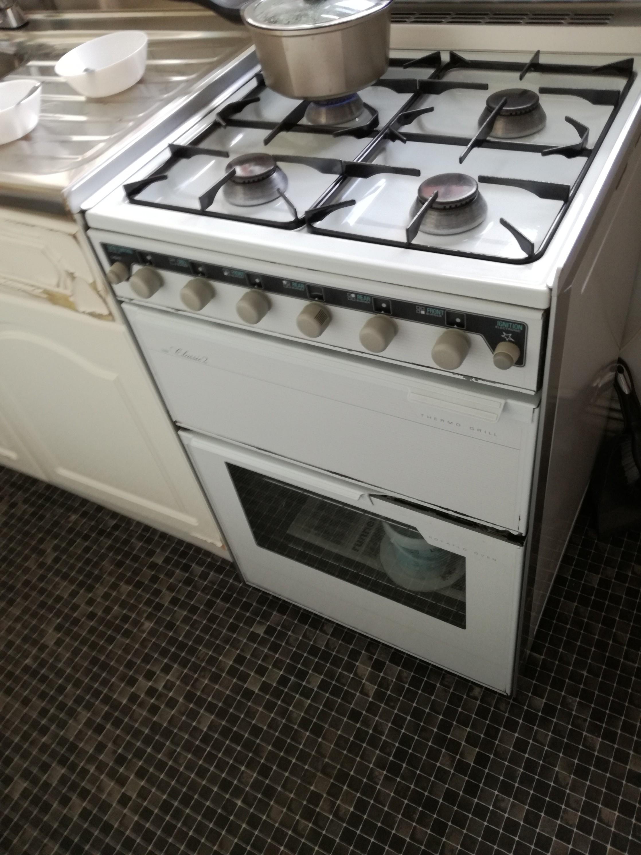 Valor classic 2, 4 burner gas cooker for £2 in BL3 Bolton for £25.00