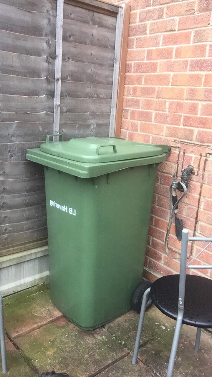 Green wheelie bin in RM3 Romford für 20,00 £ zum Verkauf Shpock DE