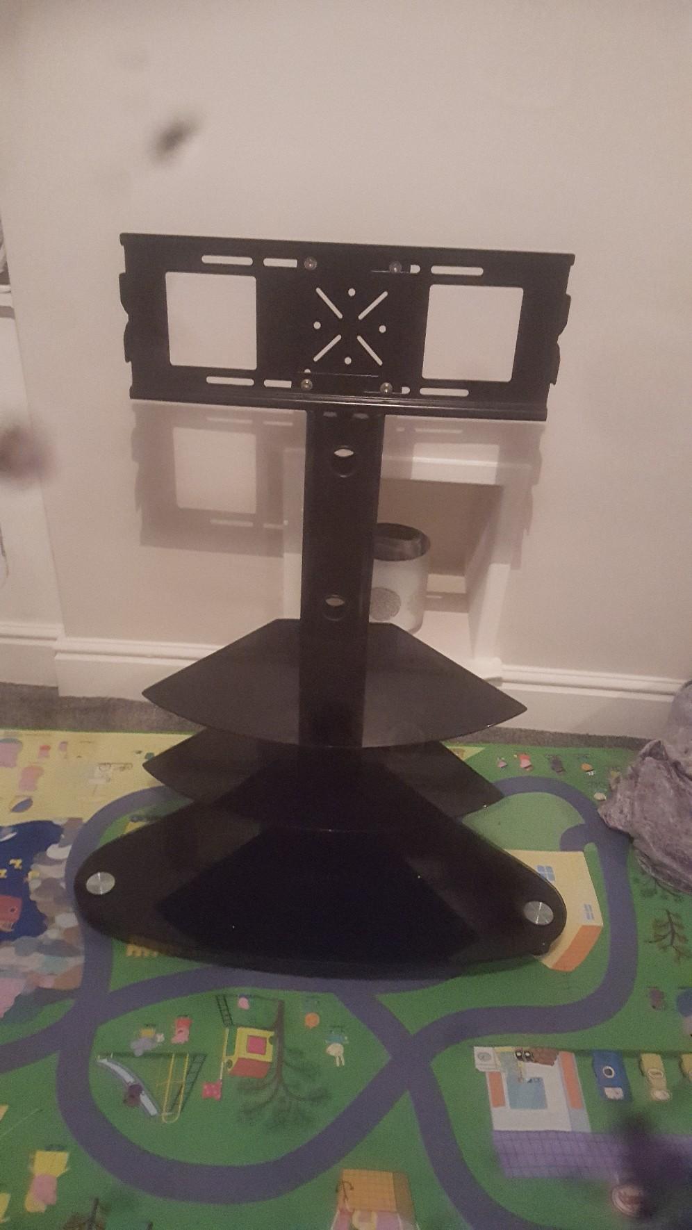 Free standing tv stand in PR5 Hoghton für 40,00 £ zum Verkauf Shpock DE