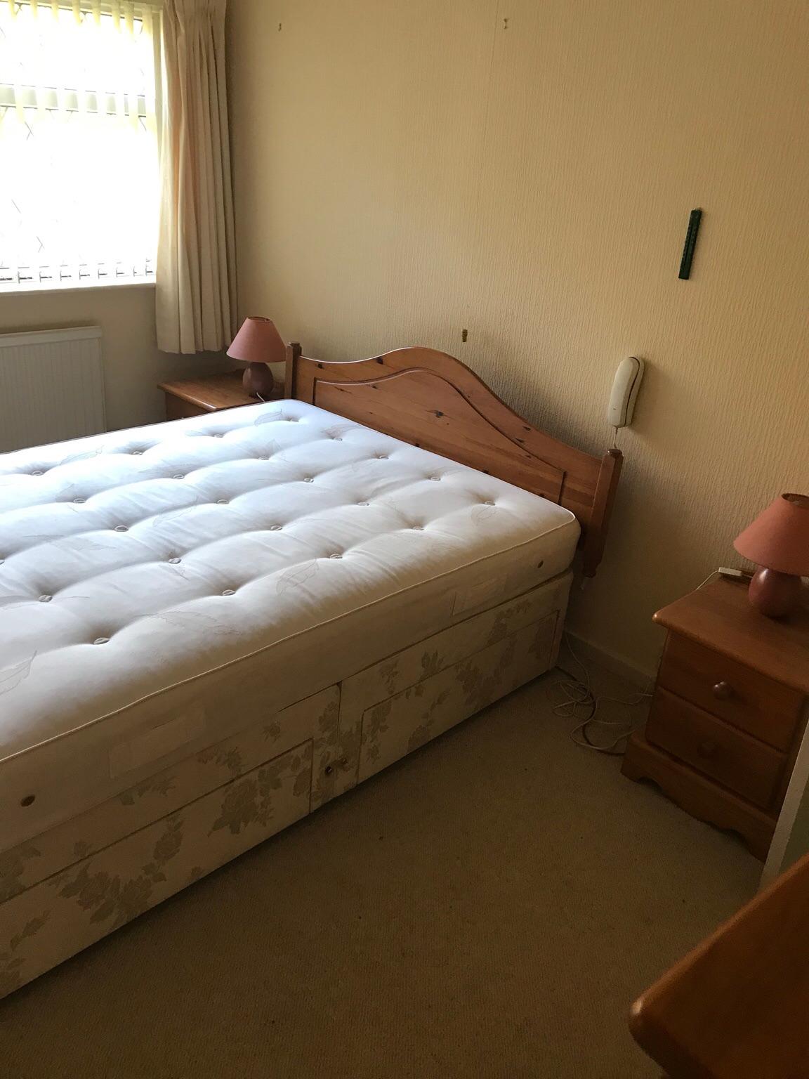 Oak double divan bed with mattress in HD1 Kirklees für £ 100,00 zum