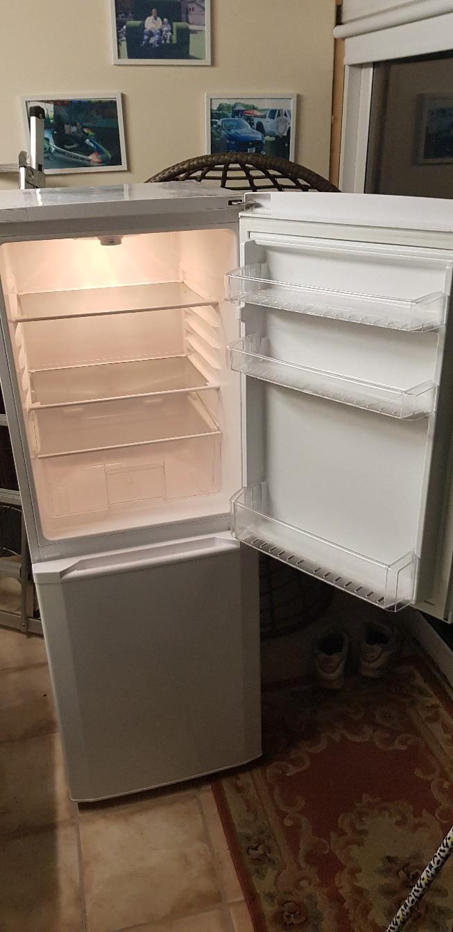 Beko fridge freezer all working in Doncaster für 50,00 £ zum Verkauf