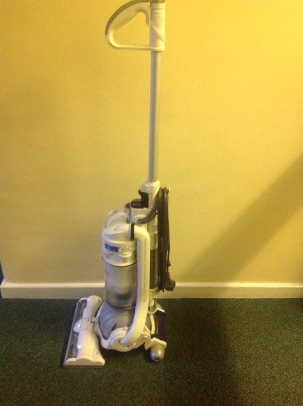 DYSON DC24 BALL LIGHTWEIGHT VACUUM CLEANER in LS29 Bradford für £ 85,00