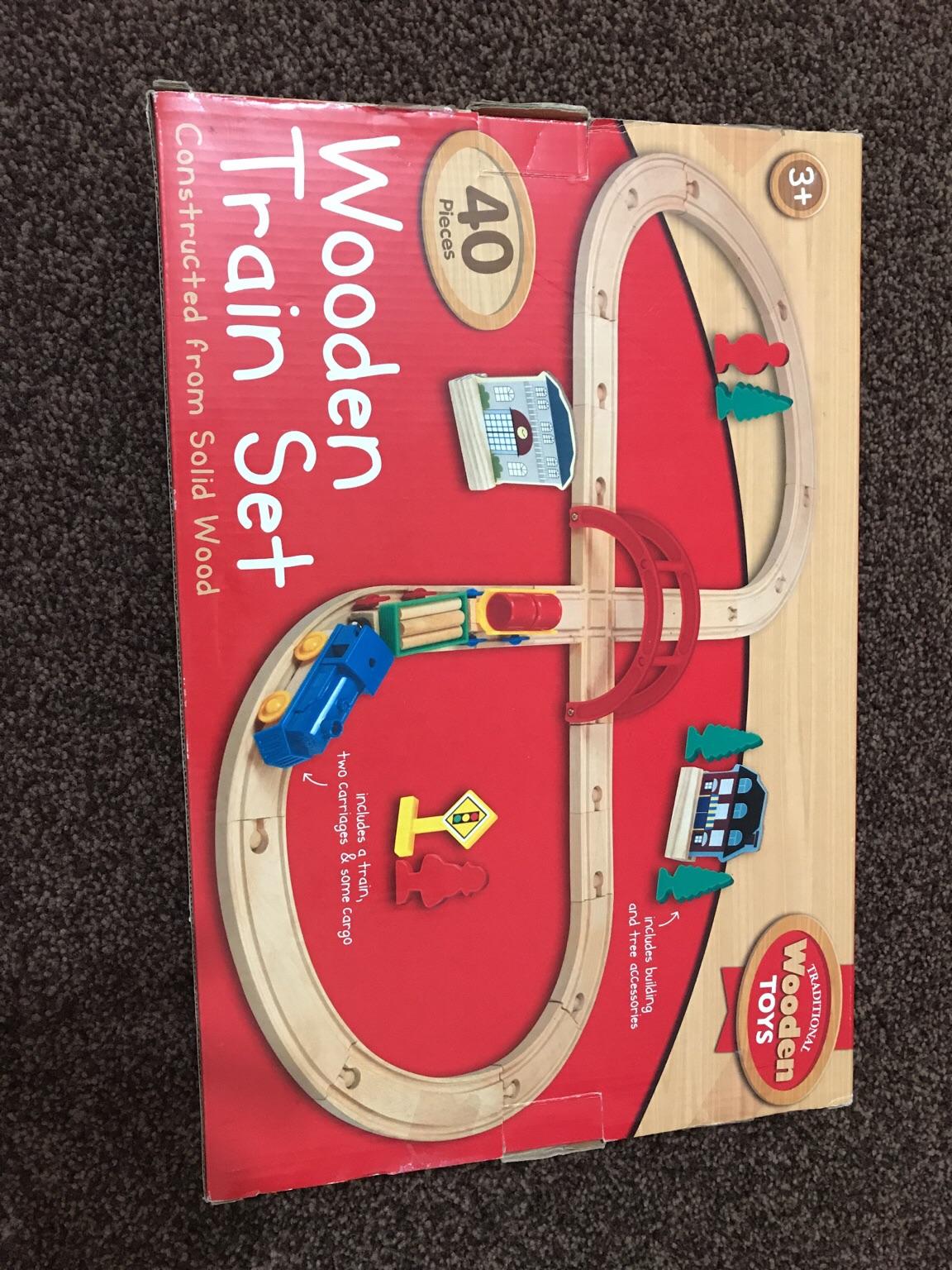 Wooden Train Set in BB1 Blackburn für £ 1,25 zum Verkauf Shpock AT