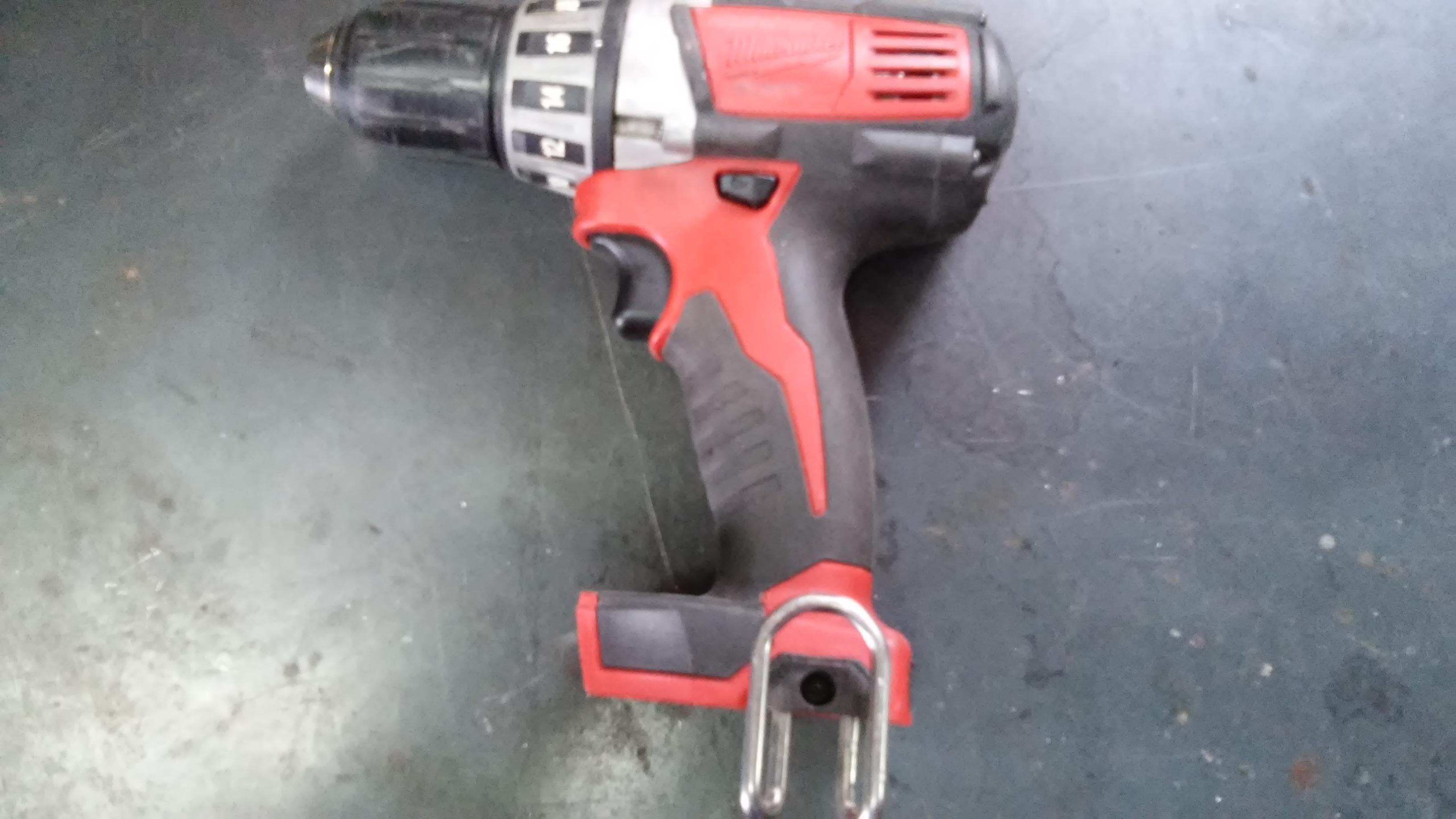 Akku- Bohrmaschine Milwaukee in 6555 Kappl for €45.00 for sale | Shpock