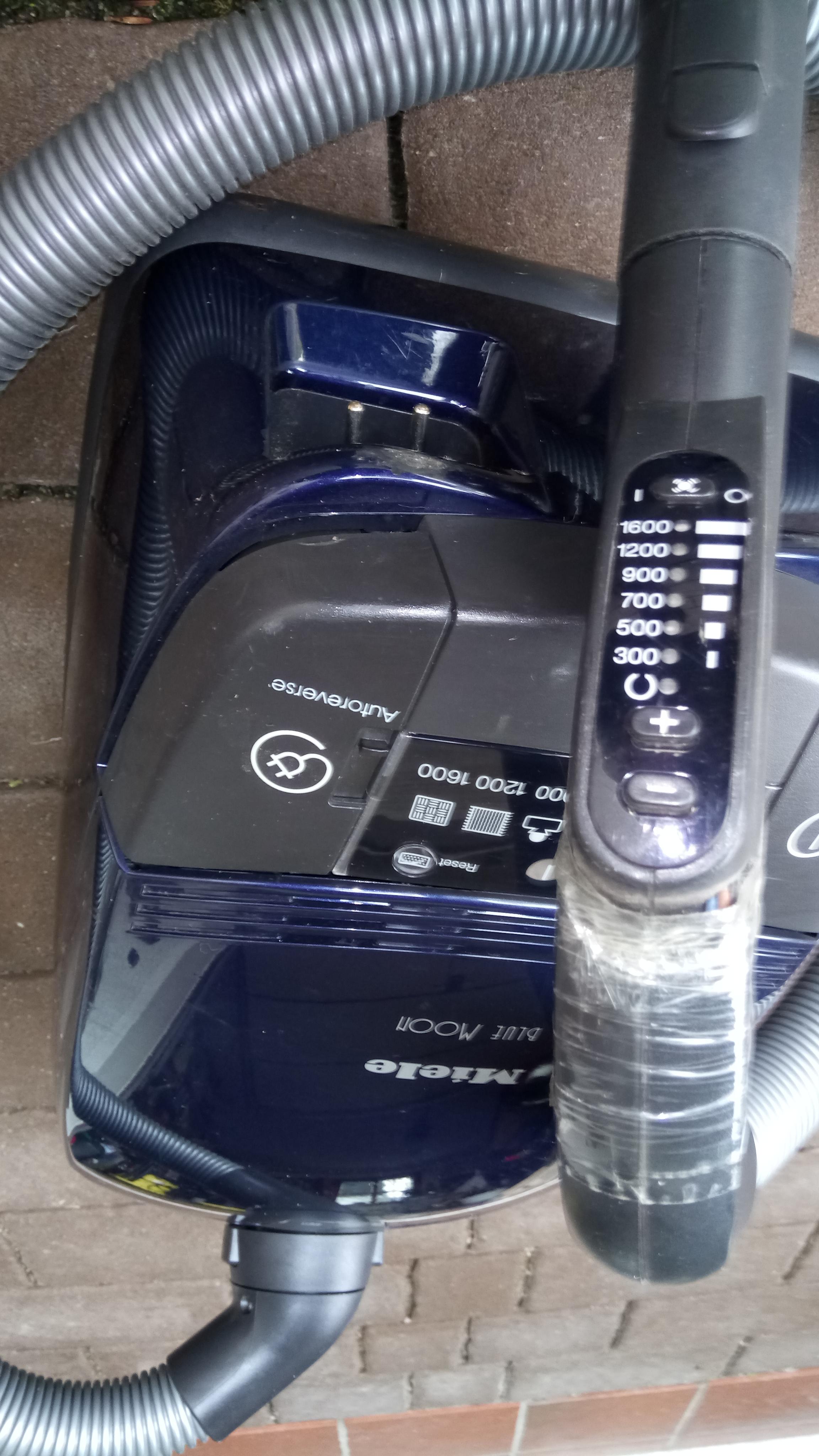 Miele Blue Moon Staubsauger S 658 in 94496 Ortenburg für 20,00 € zum