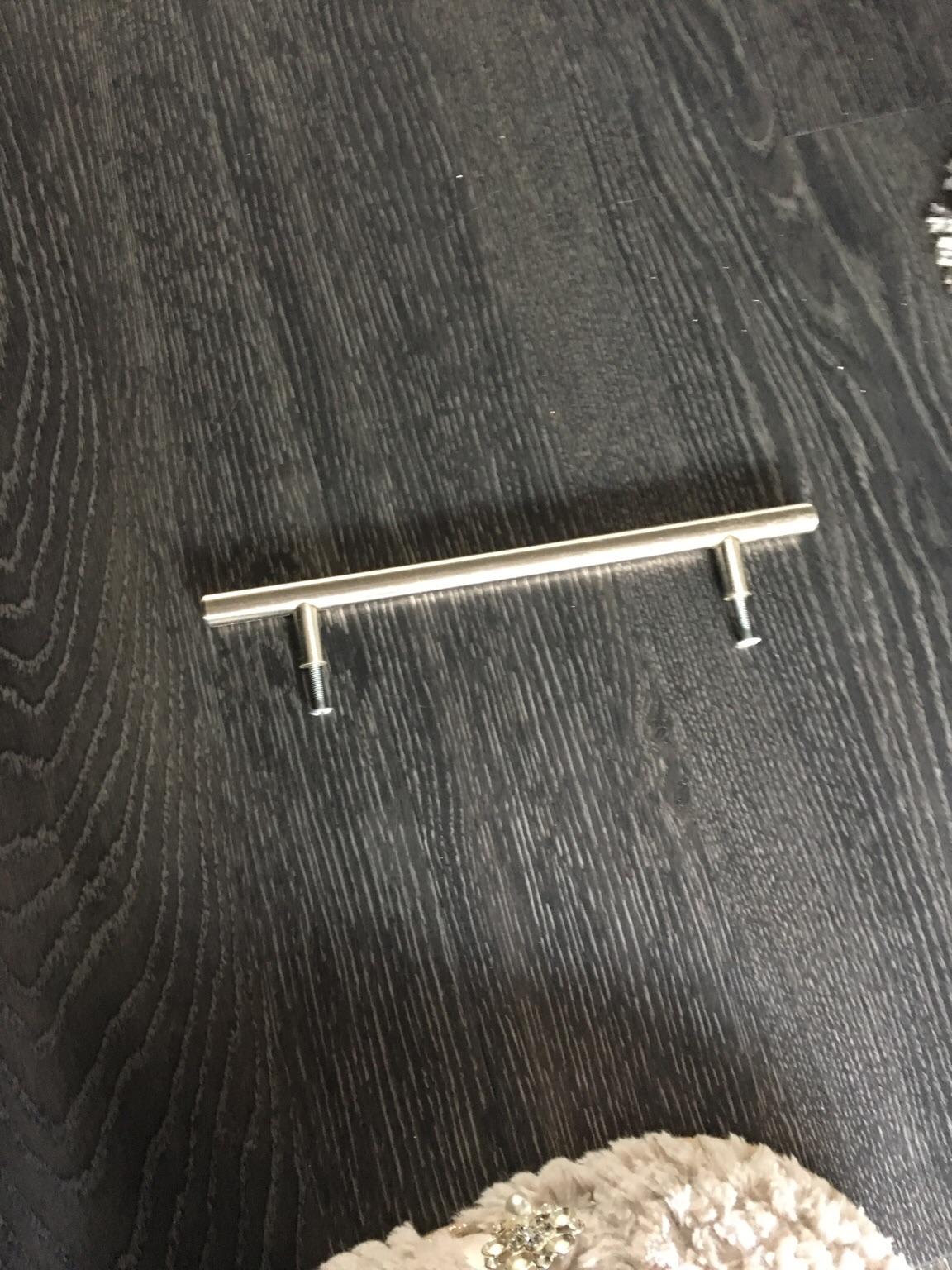 Howdens Kitchen cupboard handles x 17 total in B42 Sandwell for £35.00