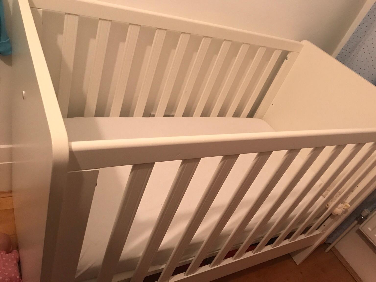 Mamas&Papas cot, changing table & wardrobe in NW3 London for £140.00