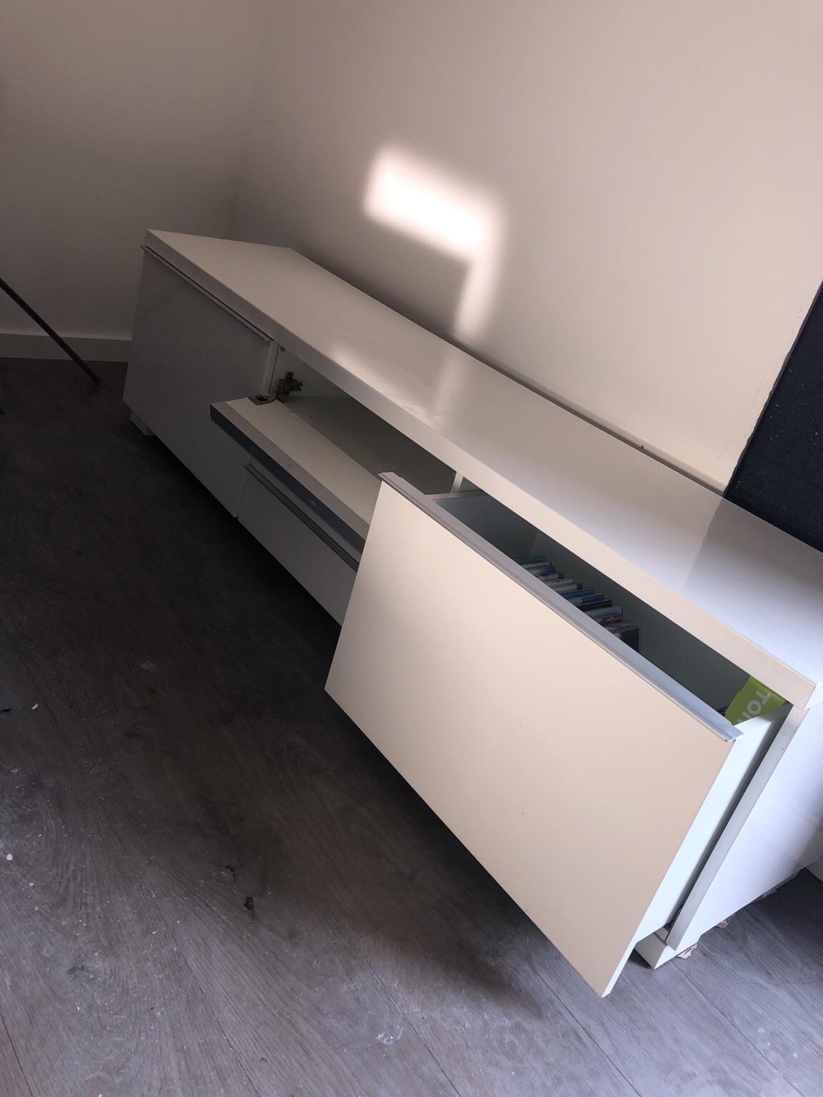 Ikea BESTÅ BURS gloss white TV unit in B67 Sandwell für 85,00 £ zum
