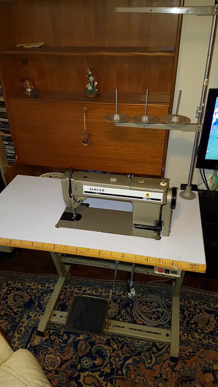 Singer 591 sewing machine with stand in WD3 Rivers für £ 250,00 zum
