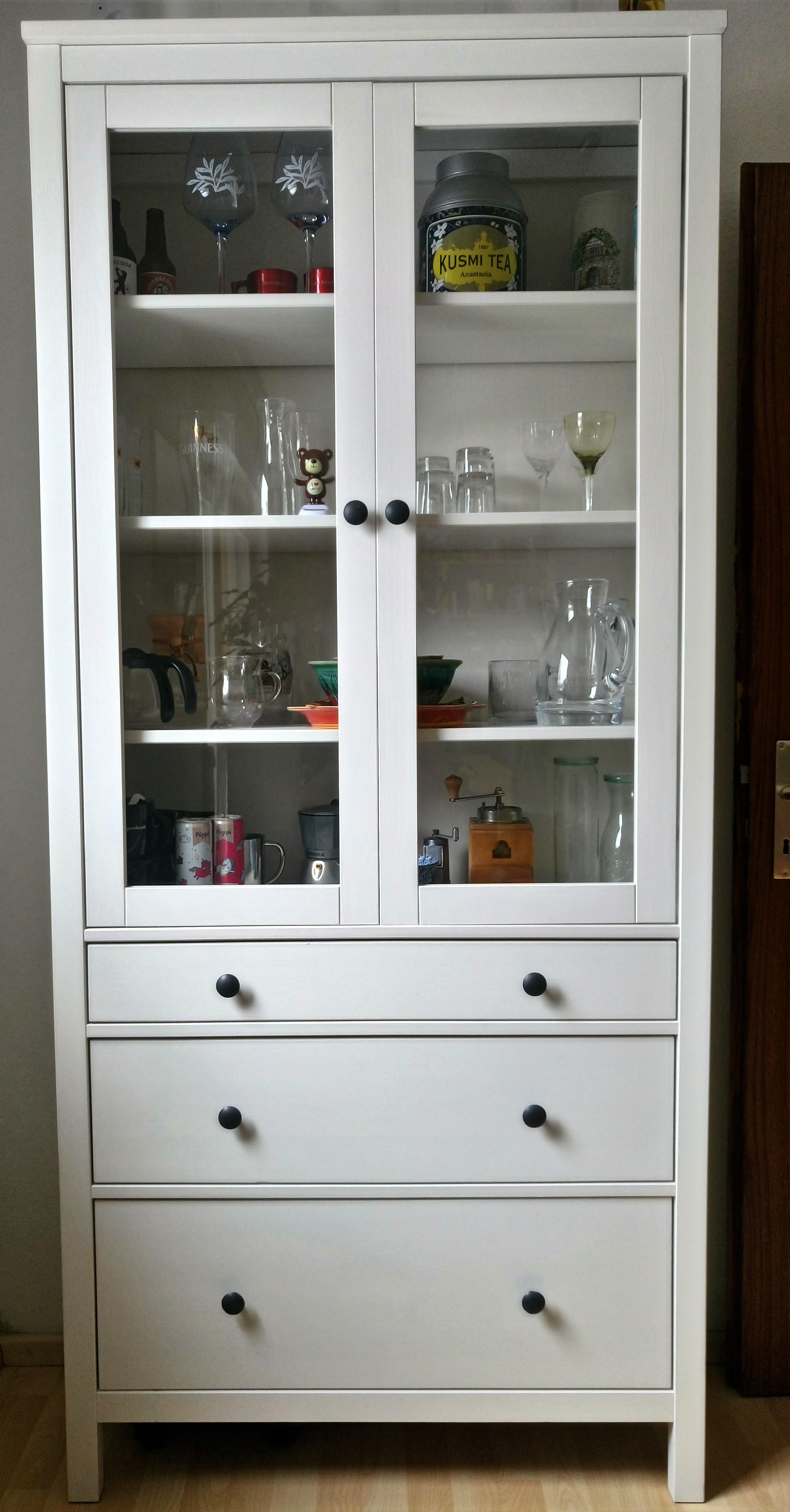 IKEA HEMNES Vitrine mit 3 Schubladen, weiß in 70188 Stuttgart für 180