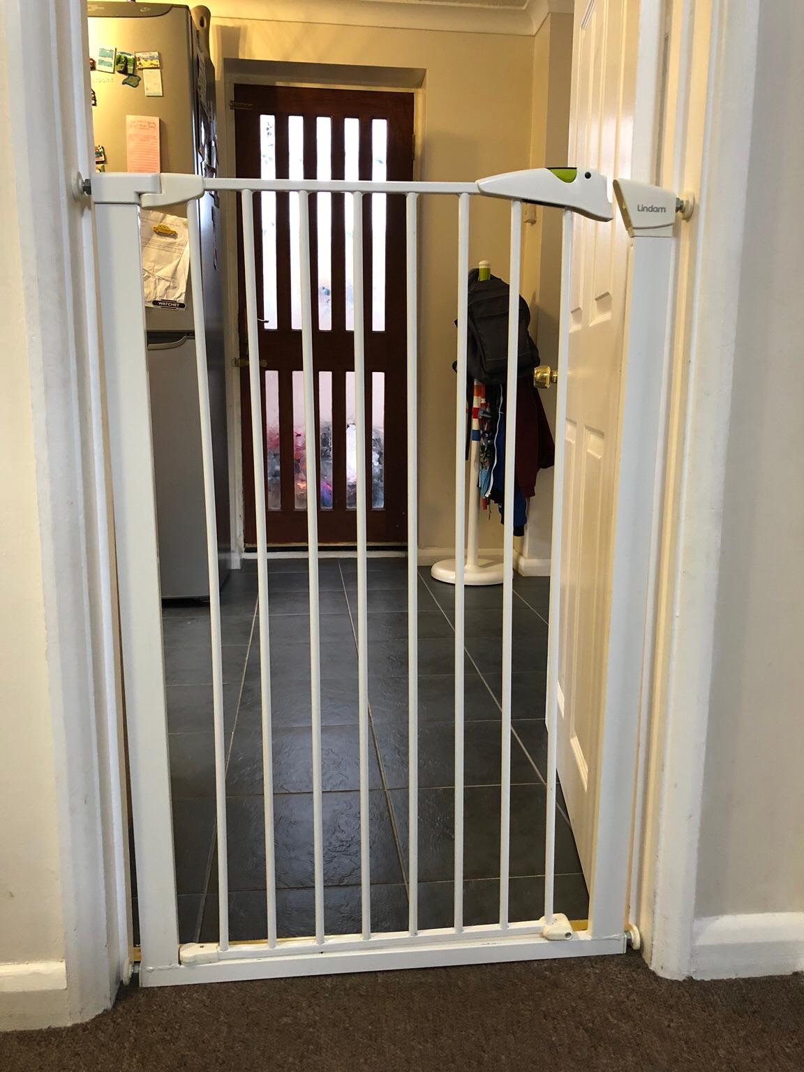 Lindam pressure tall high door dog stair gate in DY10 Forest for £20.00 for sale Shpock