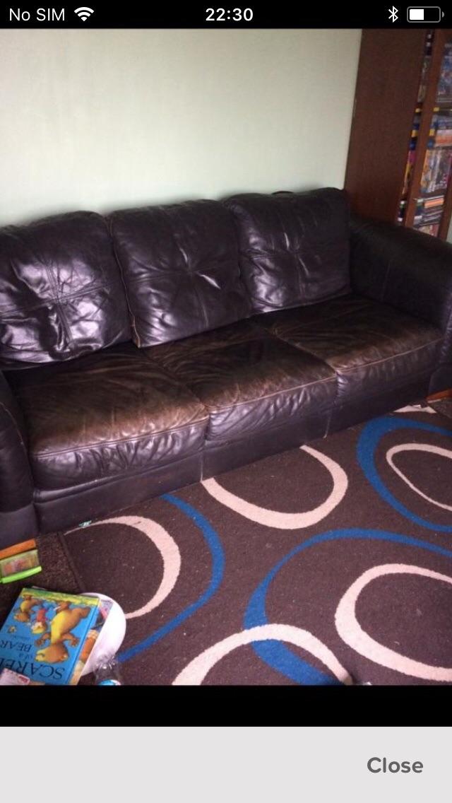 Free leather sofa in CV10 Nuneaton and Bedworth für gratis zum Verkauf