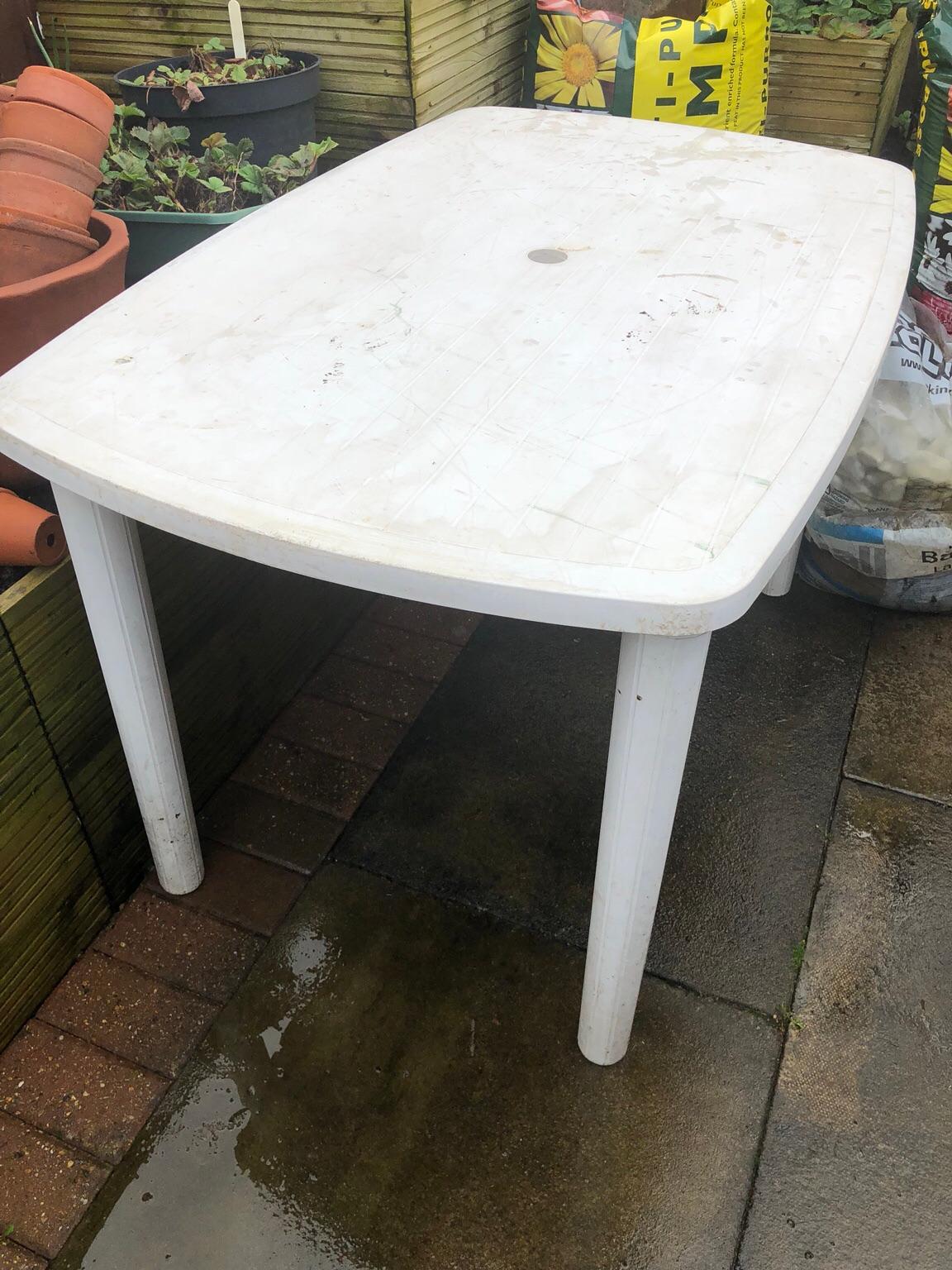White plastic garden table in AL7 Hatfield for £5.00 for sale Shpock
