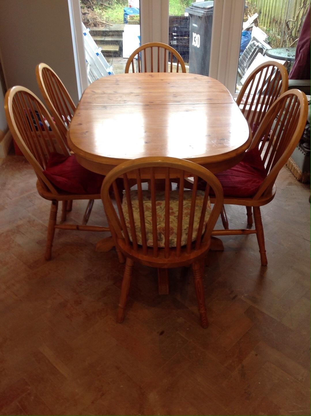 Solid pine dining table and chairs in L2 Liverpool für £ 160,00 zum