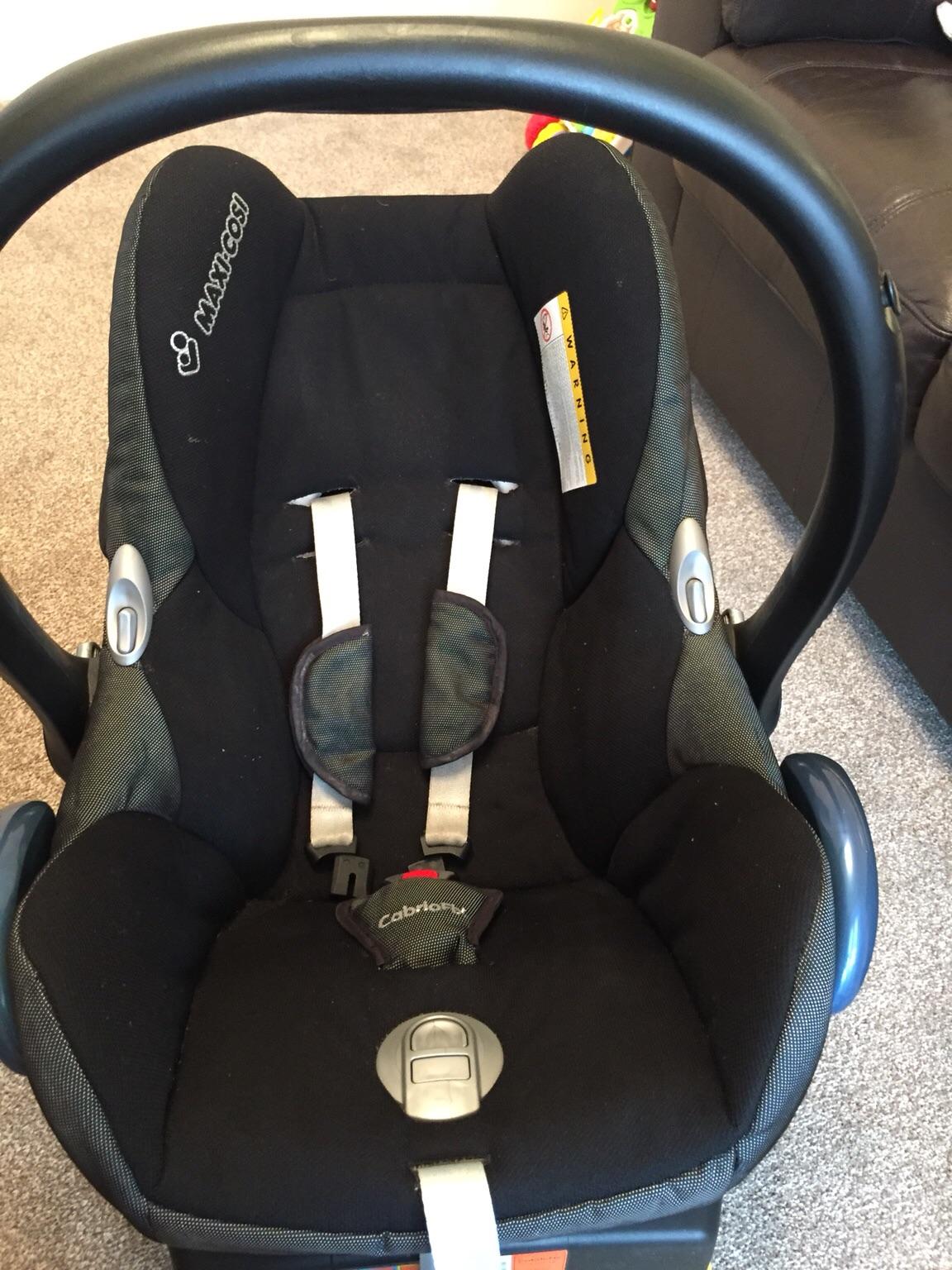 MaxiCosi Cabrio Car Seat and EasyFix base in LE9 Blaby für 30,00 £ zum