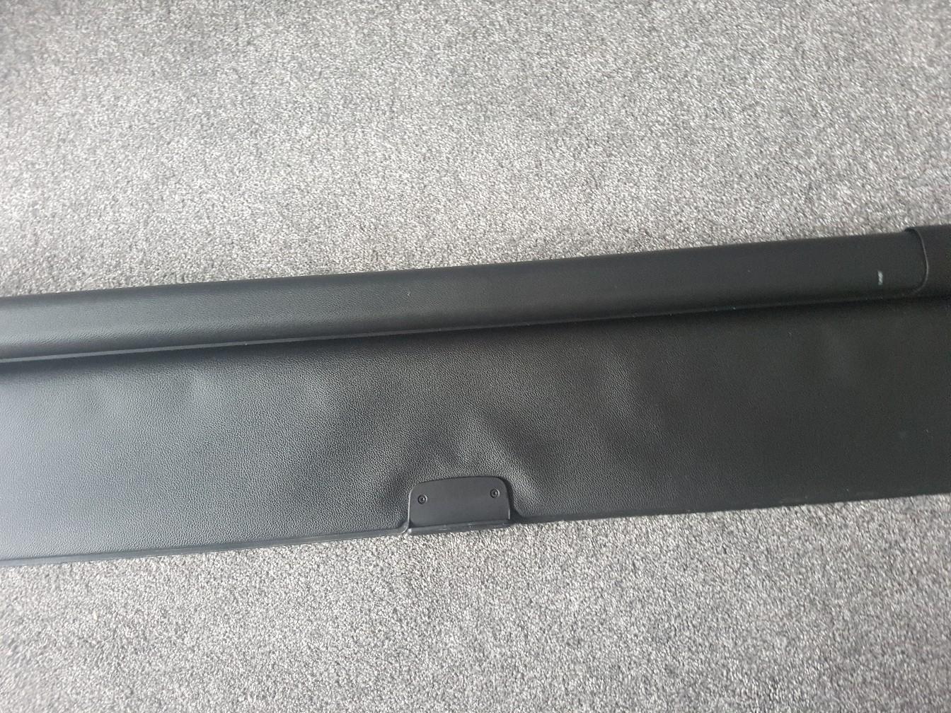 Insignia estate boot luggage cover in Rotherham for £80.00 for sale