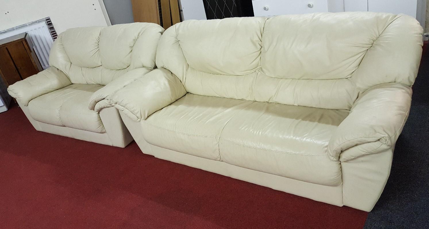 3×2 Cream Leather Sofas in WN8 Lancashire für 50,00 £ zum Verkauf