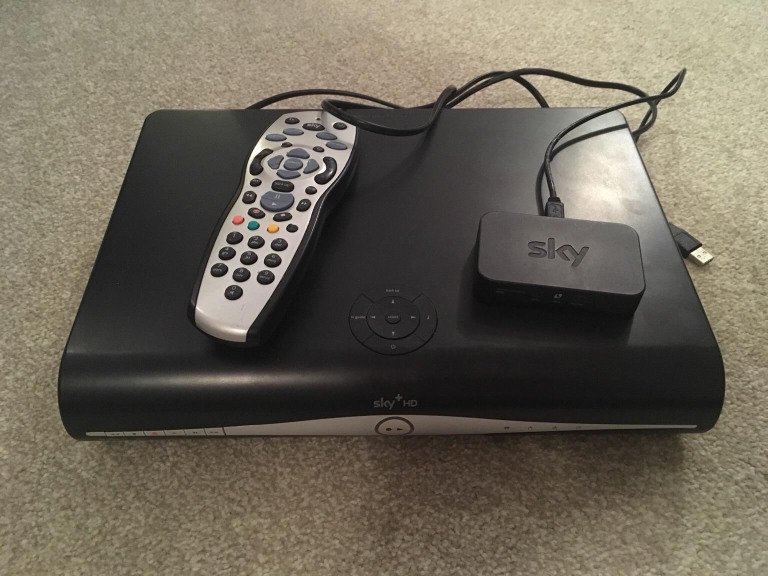 Sky HD box, WiFi connector and remote in LE15 Empingham für 10,00 £ zum