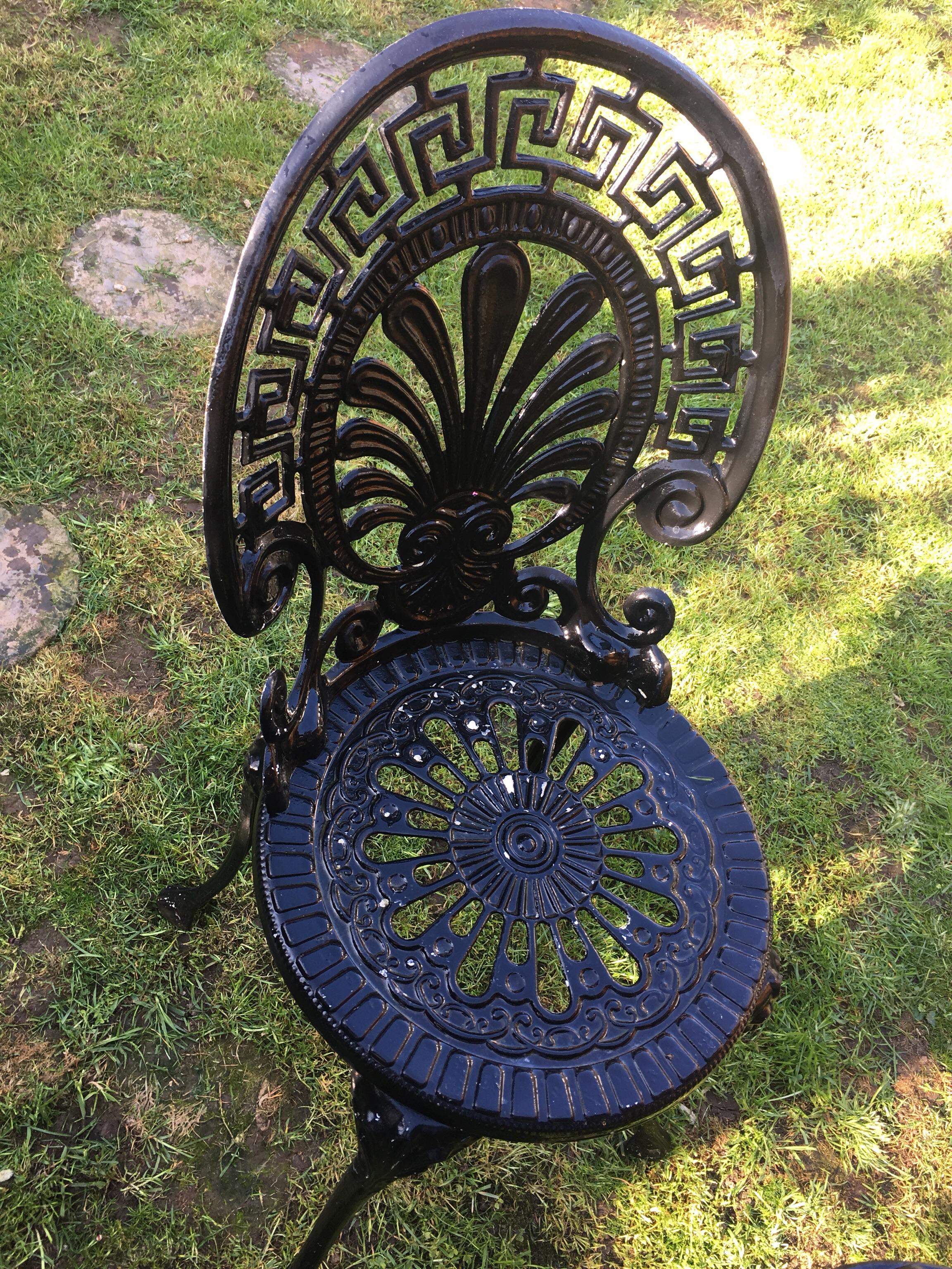 Cast iron table and 4 chairs in Wyre Forest für 70,00 £ zum Verkauf