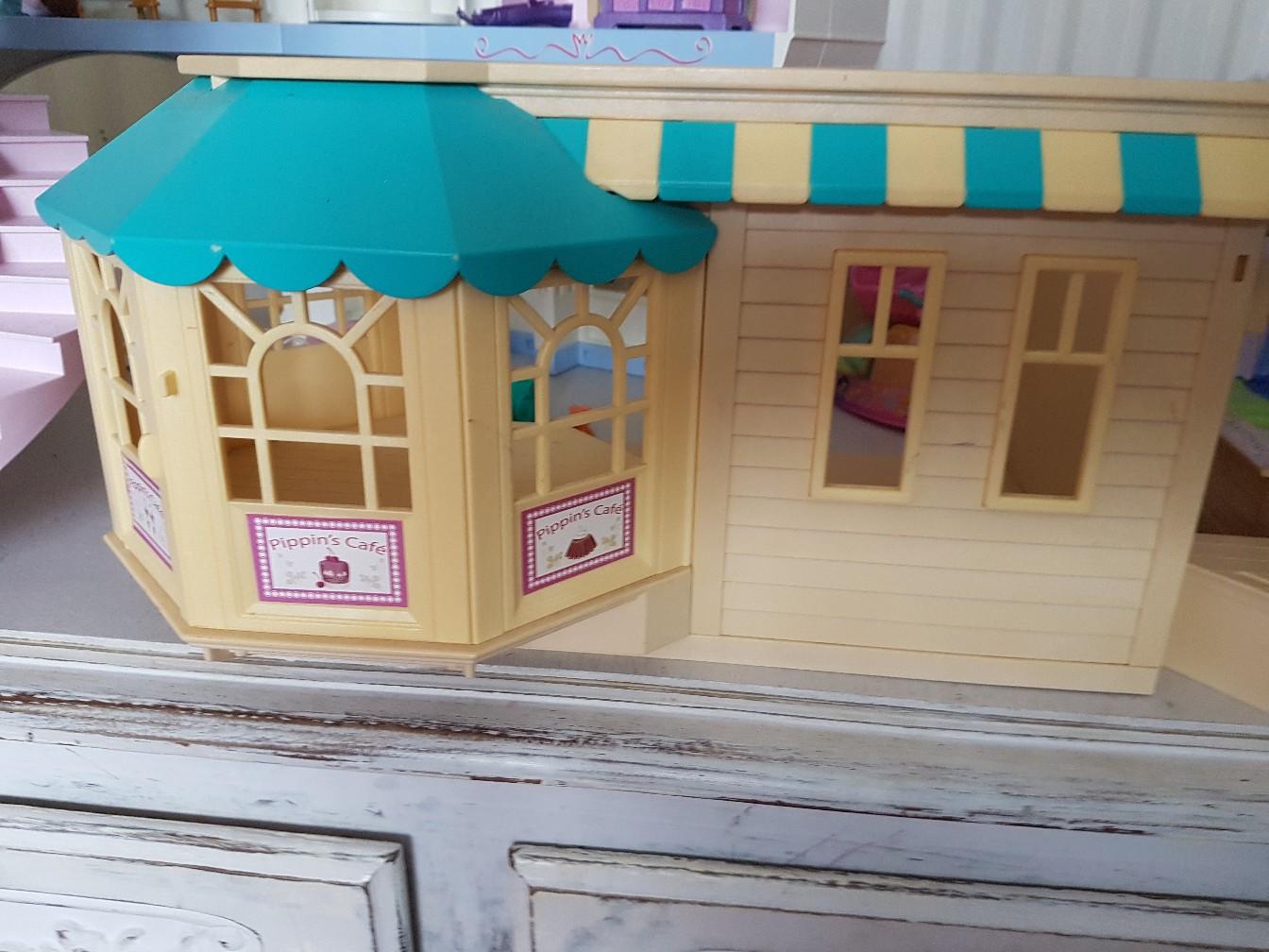 Sylvanian family applewood department store in WS5 Sandwell for £10.00