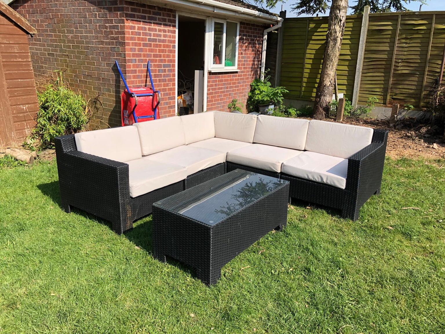Black rattan garden corner sofa 6 piece set in B45 Bromsgrove for £250.