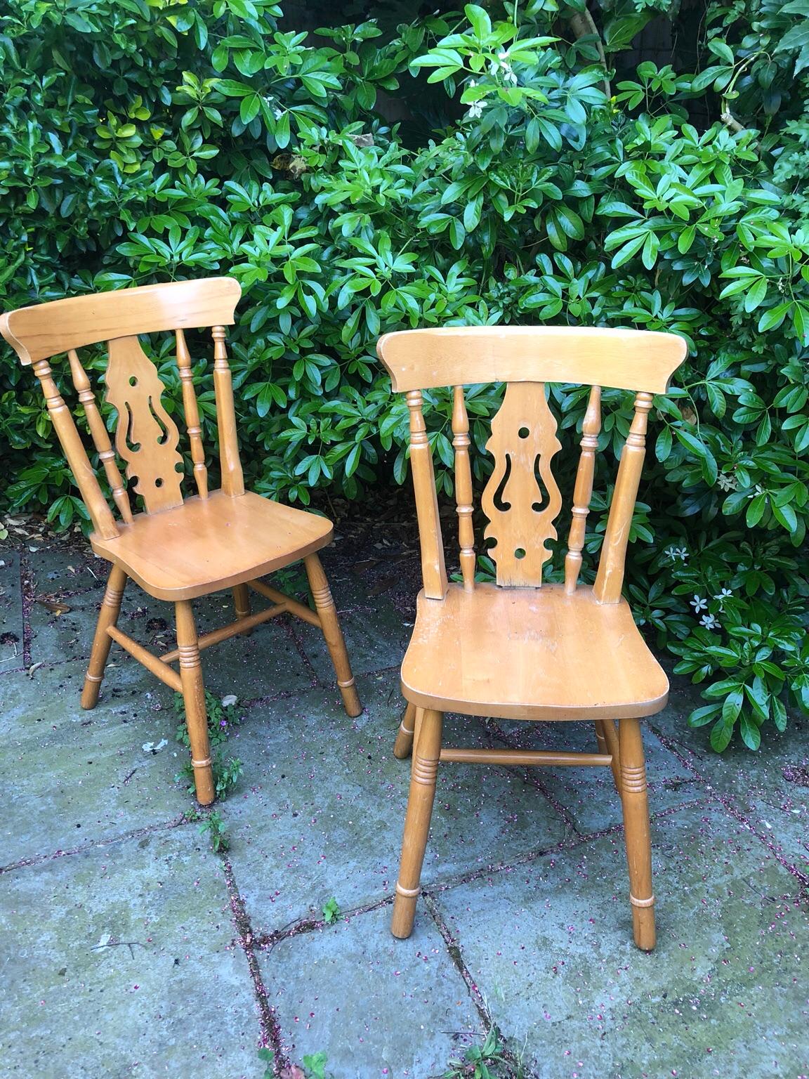 2 solid wood chairs in N1 Islington für 5,00 £ zum Verkauf Shpock DE