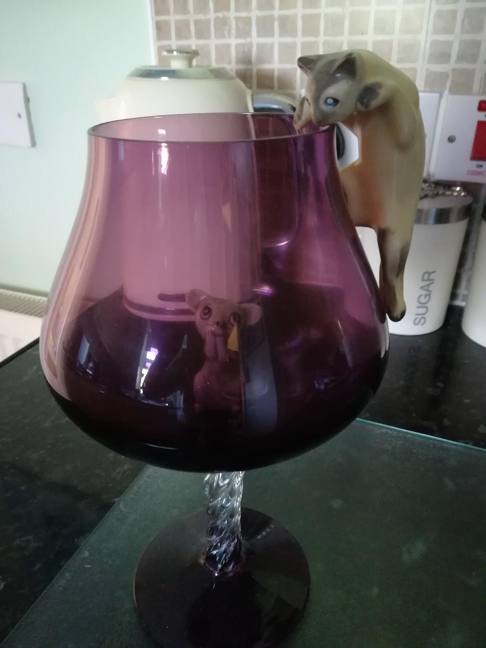 Glass vase withe cat n mouse in Doncaster for £15.00 for sale Shpock