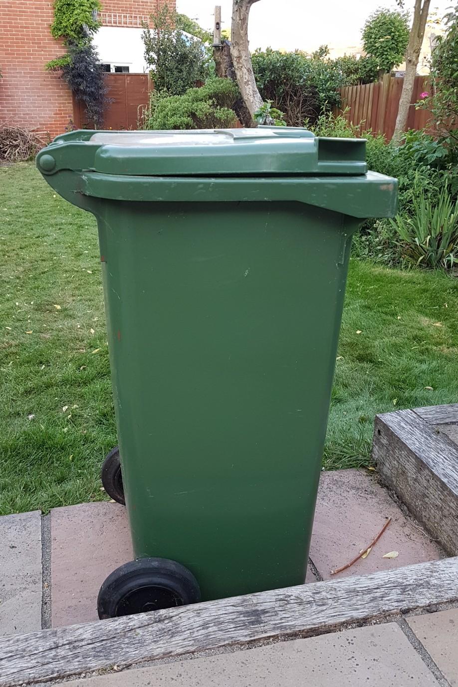 Green Wheelie Bin in SP10 Valley für 15,00 £ zum Verkauf Shpock DE