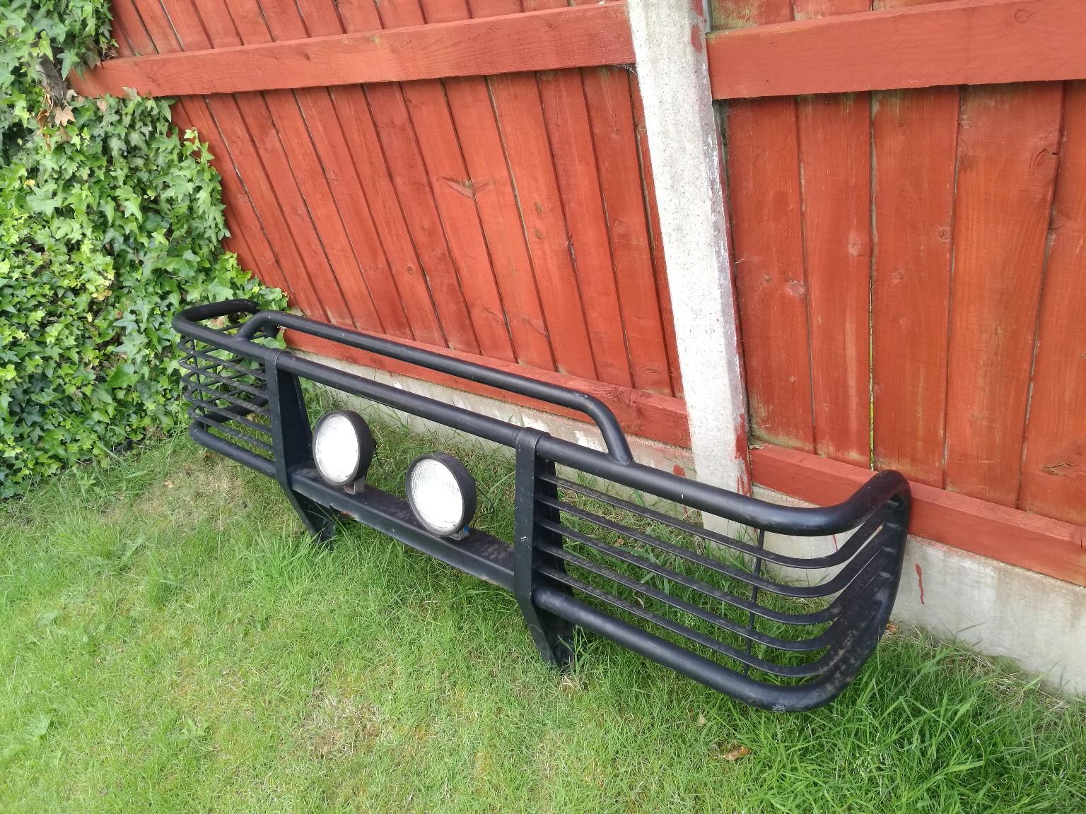 Land rover Defender bull bar with lights in Salford for £80.00 for sale