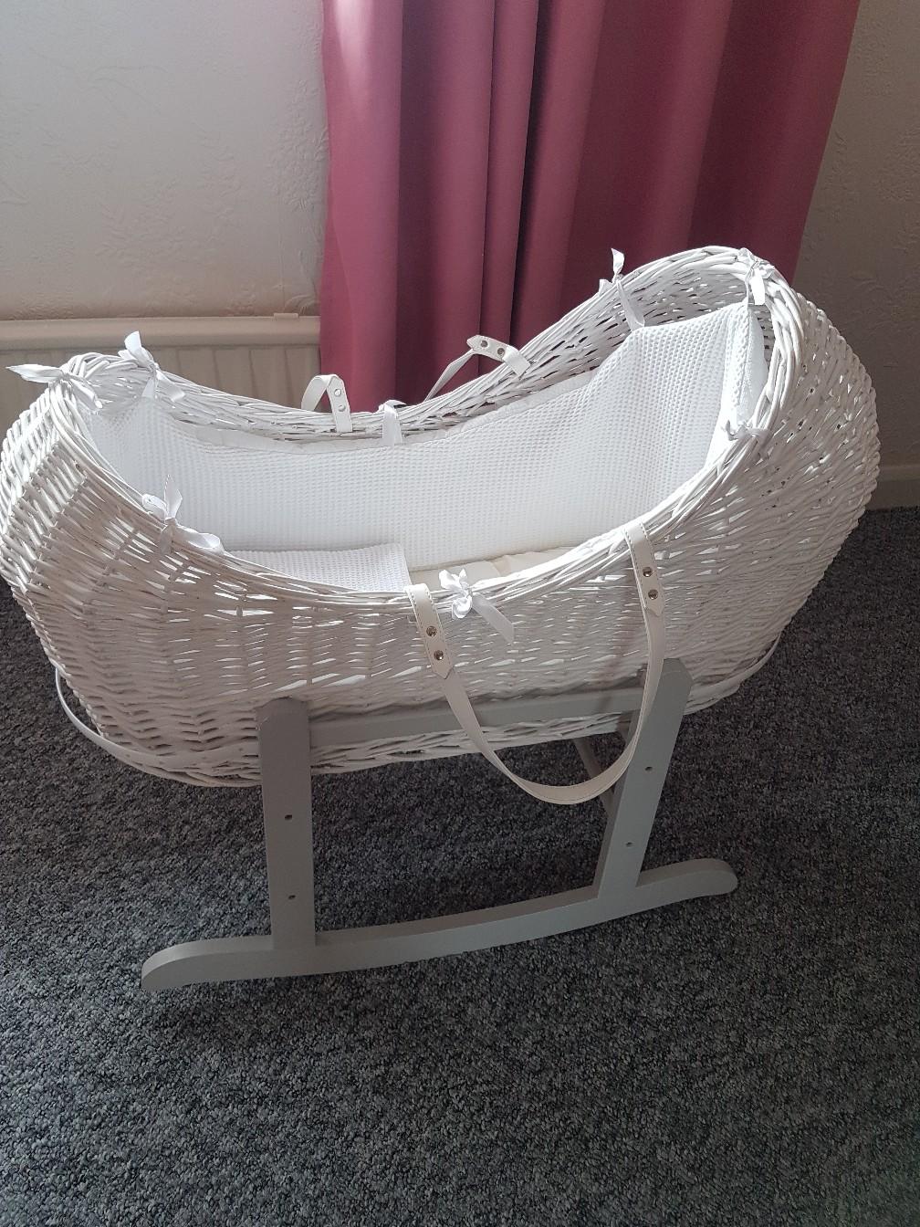 Noah pod moses basket with stand in LL11 Gwersyllt for £50.00 for sale