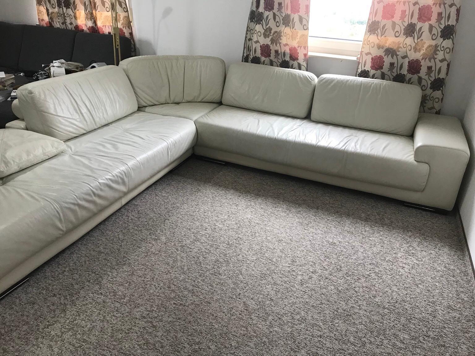 weißes großes Sofa, das billig verkauft in 91074 Herzogenaurach für 210