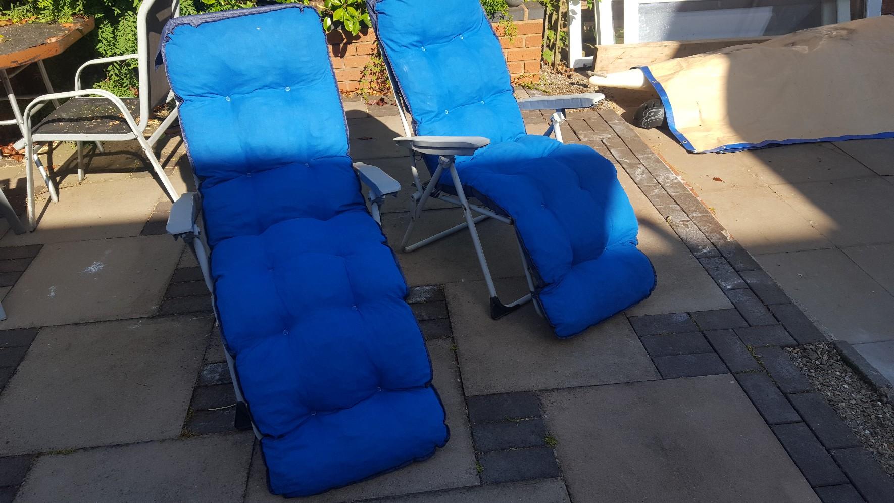 Two sun loungers in B36 Solihull für £ 35,00 zum Verkauf Shpock AT