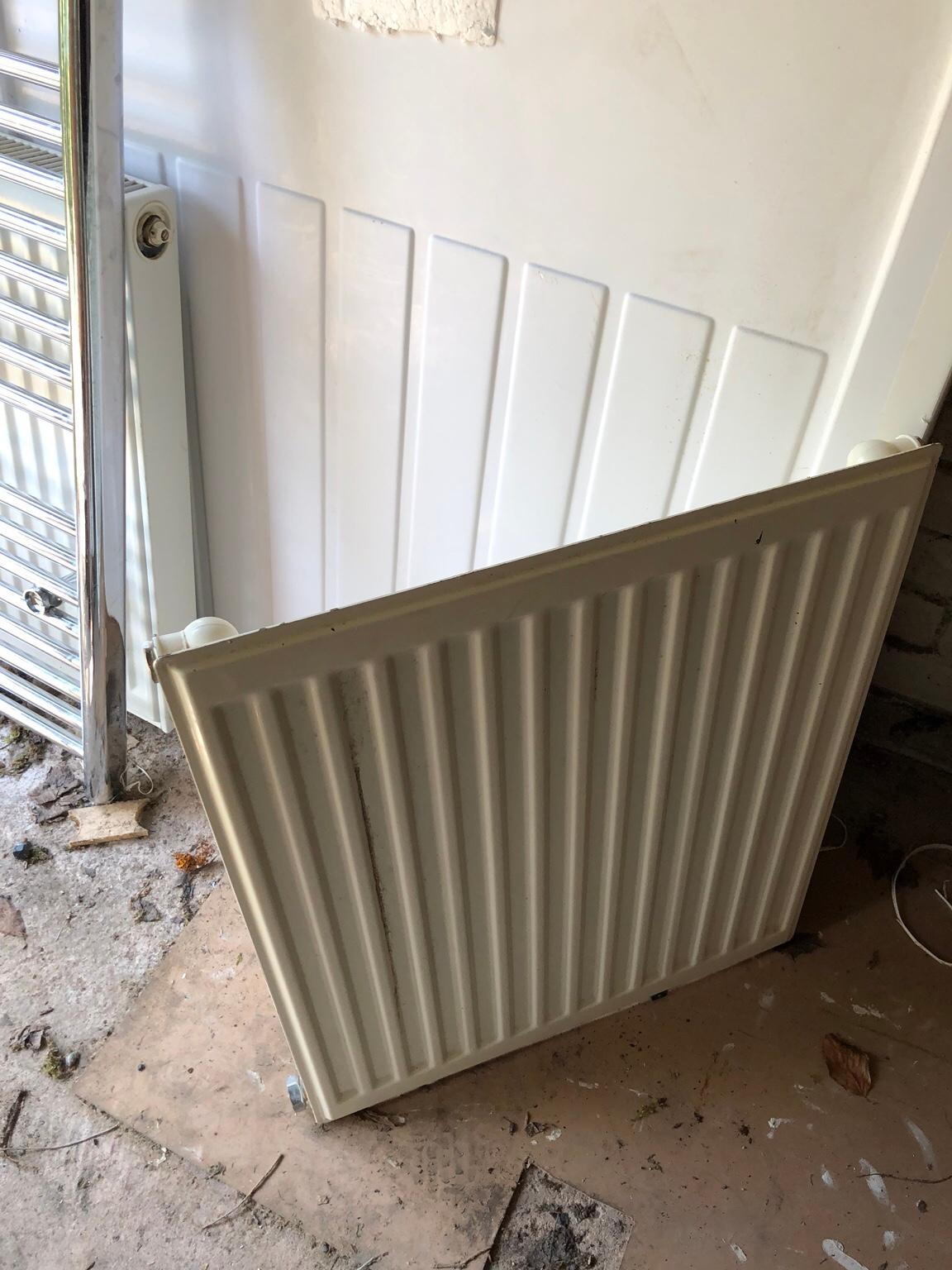 Single panel radiator in B15 Birmingham for £5.00 for sale Shpock
